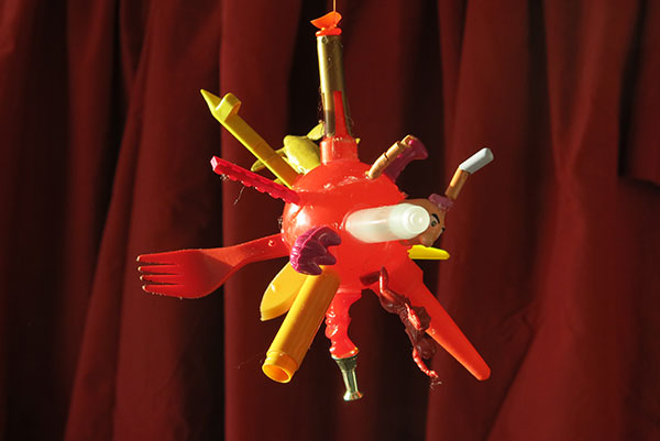 Kattokruunu saa koristeeksi tällaisia tyyppejä.