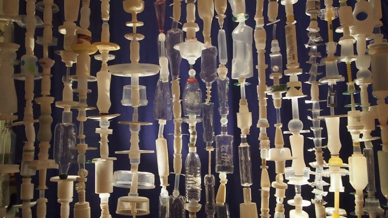 Kattokruunun materiaalia odottamassa kesäkuuta 2015.